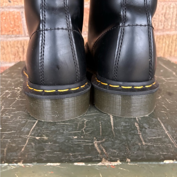 Dr. Martens 1460 Originals 8-Eye, Unisex, Black Leather Size 9 Womens EU 41 - Picture 6 of 10